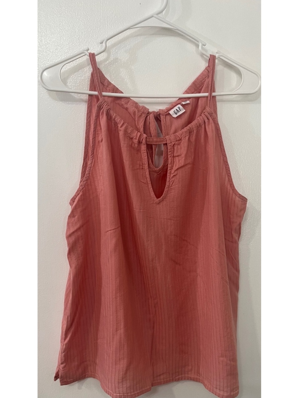 Gap pink sleeveless peep hole tank